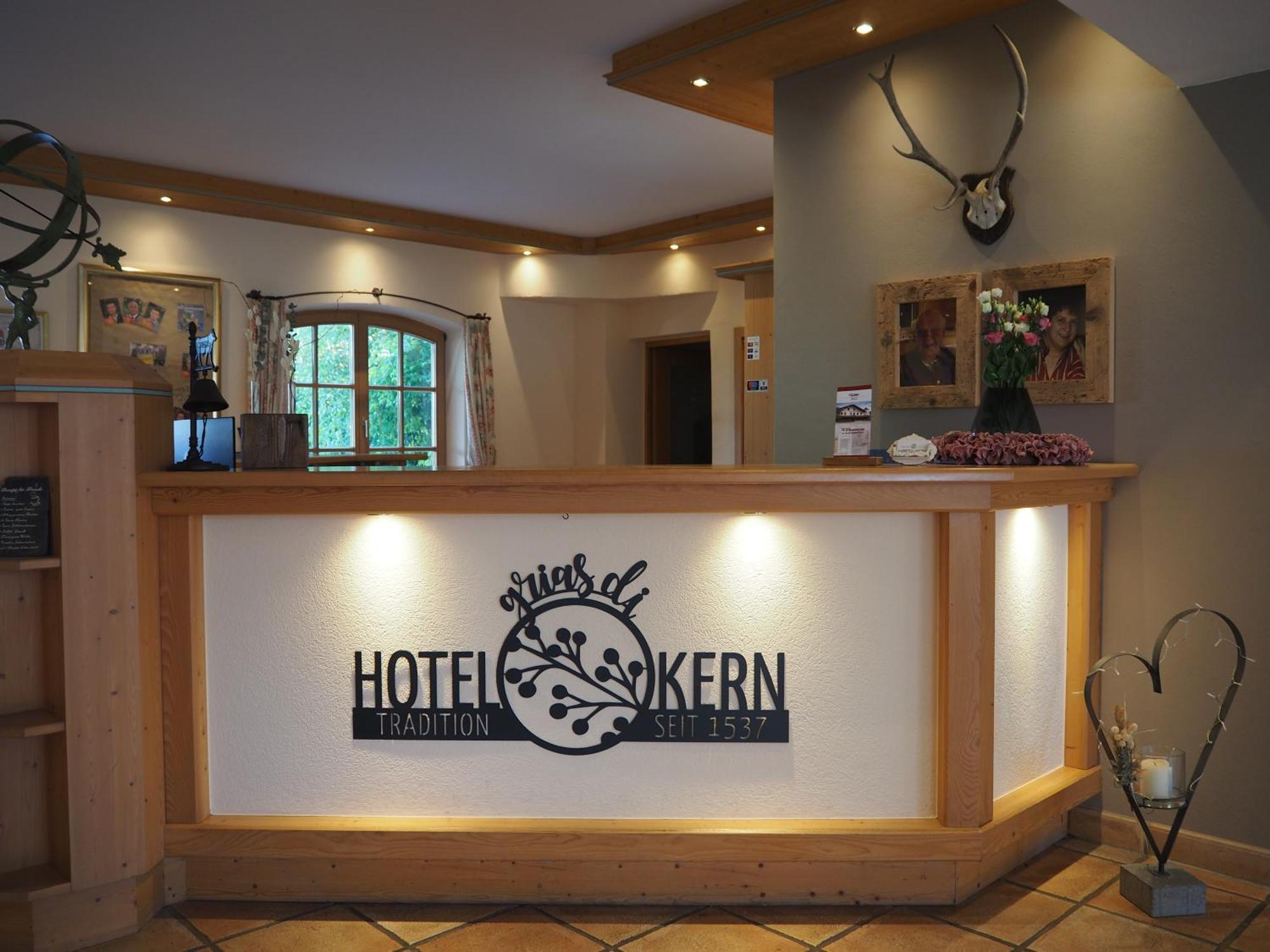 Hotel Garni Kern Halfing Exteriör bild