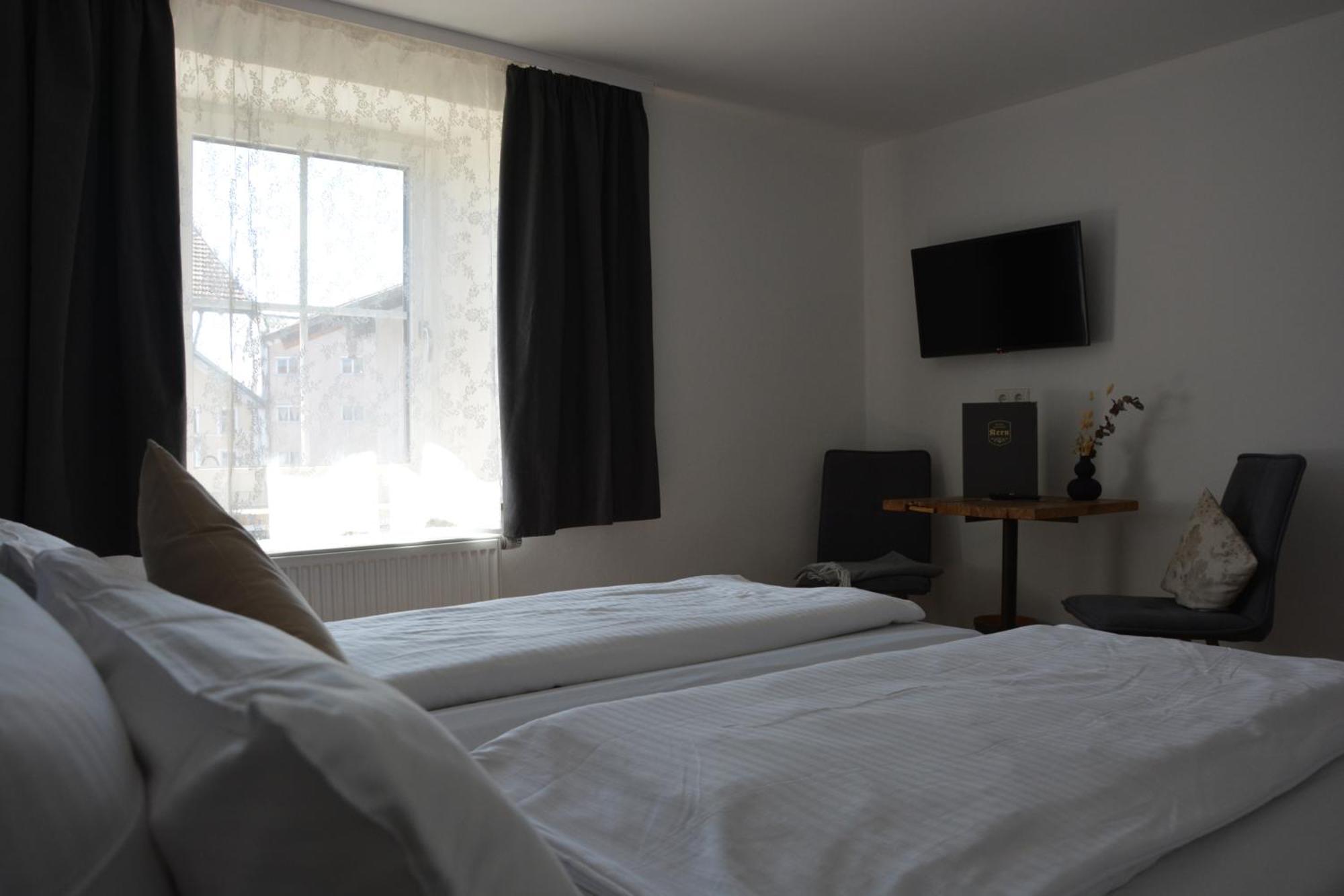 Hotel Garni Kern Halfing Exteriör bild